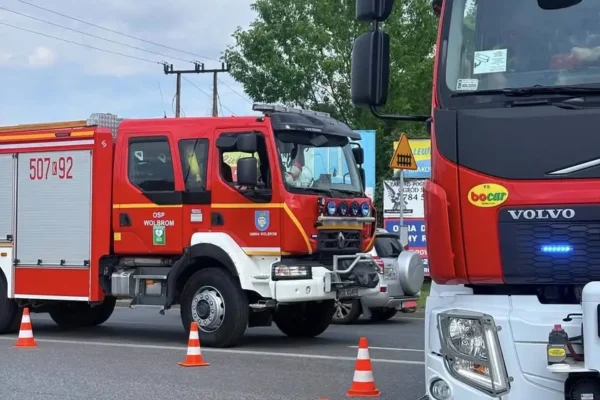 Kolizja motocykla z samochodem w Wolbromiu. Jedna osoba trafiła do szpitala