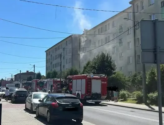 Pożar piwnicy w bloku na osiedlu Skalska w Wolbromiu – strażacy apelują o ostrożność