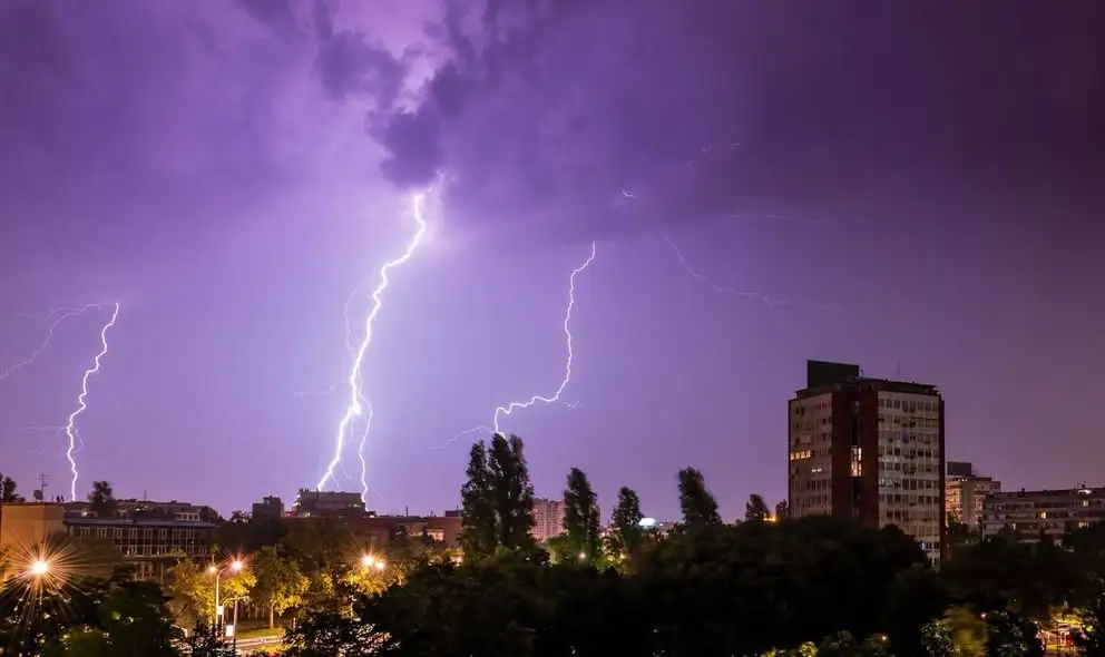 Ostrzeżenie IMGW: Burze z gradem i silnym wiatrem w Olkuszu