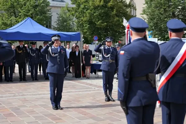Święto Policji na olkuskim Rynku – awanse i odznaczenia dla zasłużonych