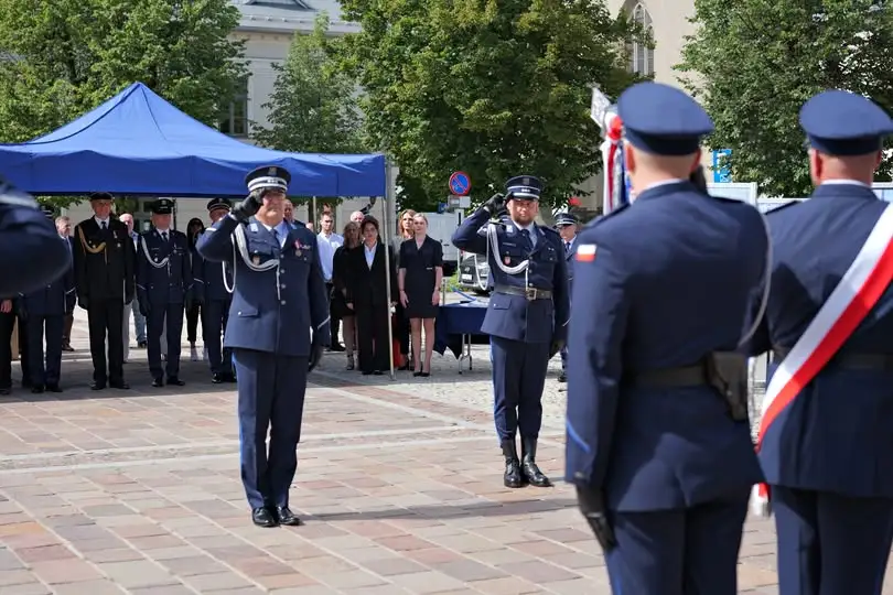 Święto Policji na olkuskim Rynku – awanse i odznaczenia dla zasłużonych