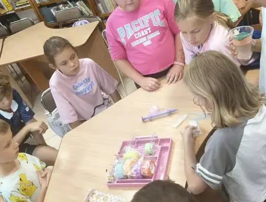 Wakacje z książką: wybuchowe eksperymenty w bibliotece