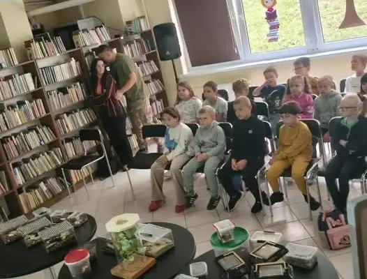 Spotkanie z pasjonatem owadów w bibliotece w Bukownie