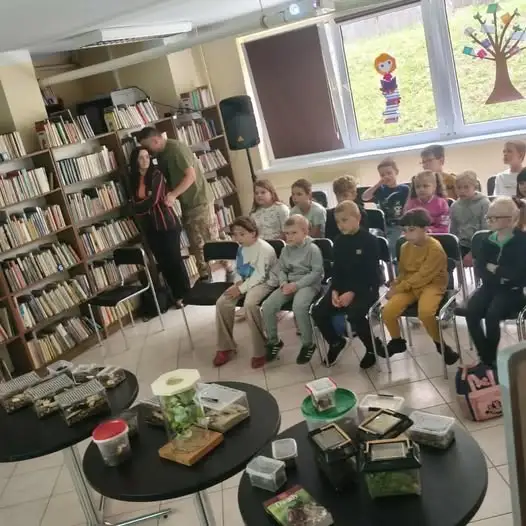 Spotkanie z pasjonatem owadów w bibliotece w Bukownie