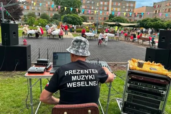 Miejska potańcówka w Bukownie – deszcz nie przeszkodził w dobrej zabawie