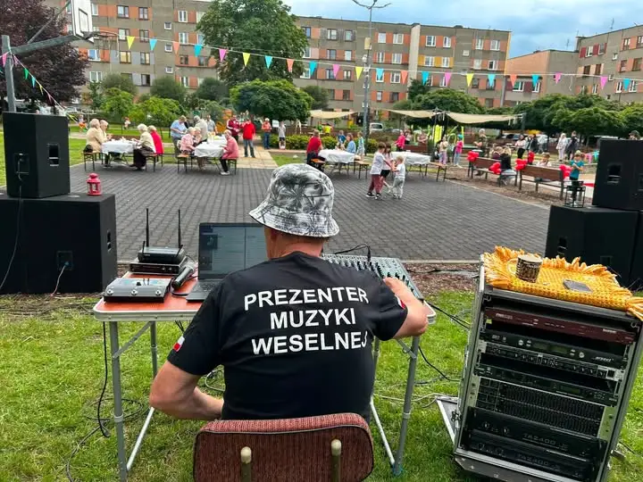 Miejska potańcówka w Bukownie – deszcz nie przeszkodził w dobrej zabawie