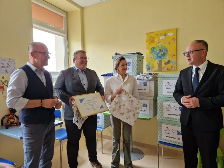 Prawie 500 poszewek z akcji Uszyj Jasia trafiło do małych pacjentów w Krakowie