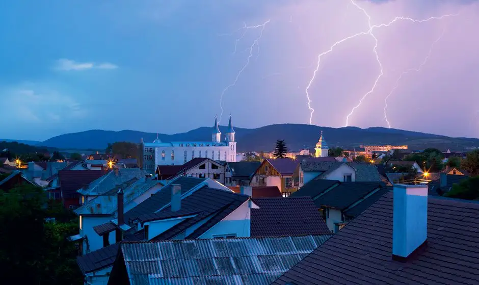 Ostrzeżenie przed burzami w Olkuszu – silny wiatr i grad