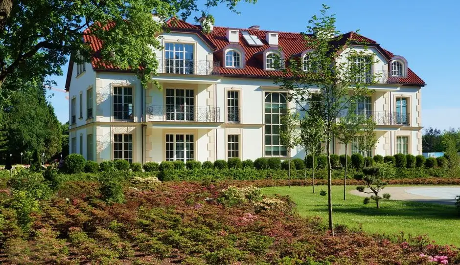 Trzeci przetarg na sprzedaż dawnej szkoły w Trzyciążu – cena wywoławcza 2,494 mln zł