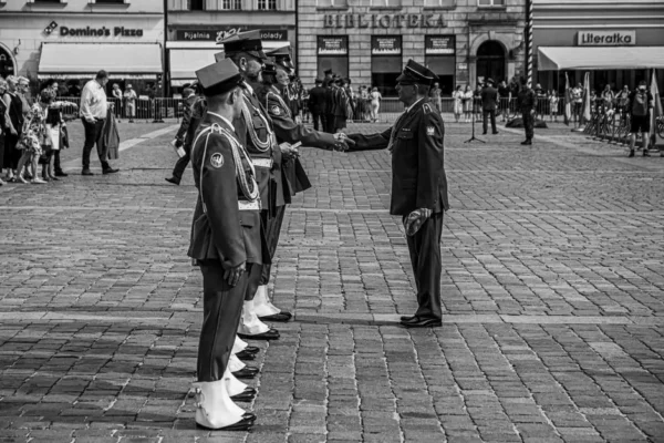 Święto Policji w Wolbromiu – życzenia od burmistrza i przewodniczącej rady