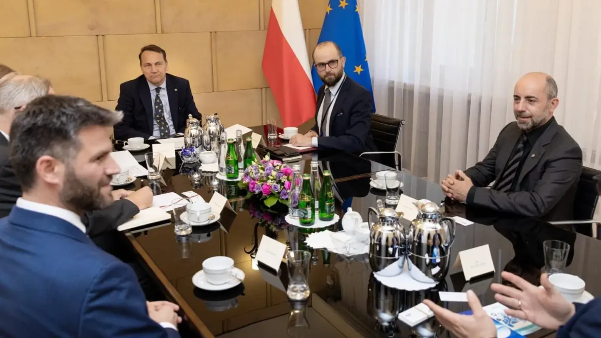 Wicepremier Sikorski rozmawiał z szefem ICAO o bezpieczeństwie lotnictwa w cieniu wojny