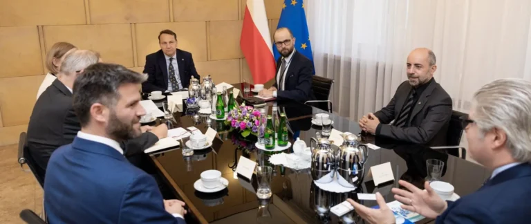 Wicepremier Sikorski rozmawiał z szefem ICAO o bezpieczeństwie lotnictwa w cieniu wojny