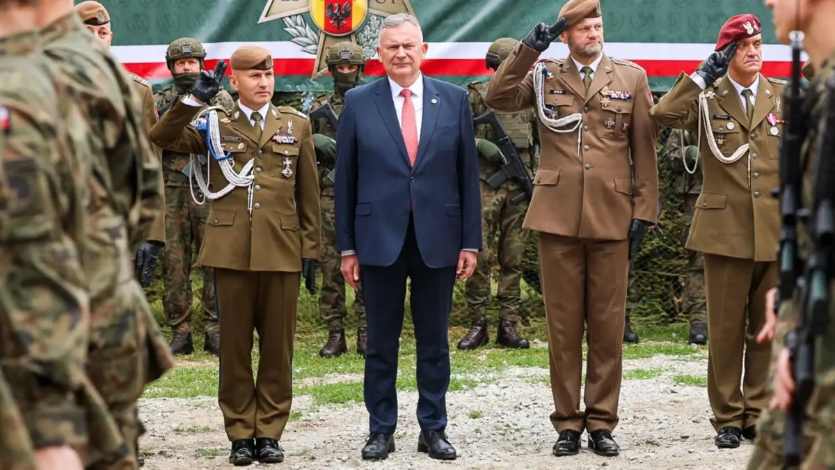Sekretarz stanu Paweł Bejda na przysiędze terytorialsów w Uniejowie