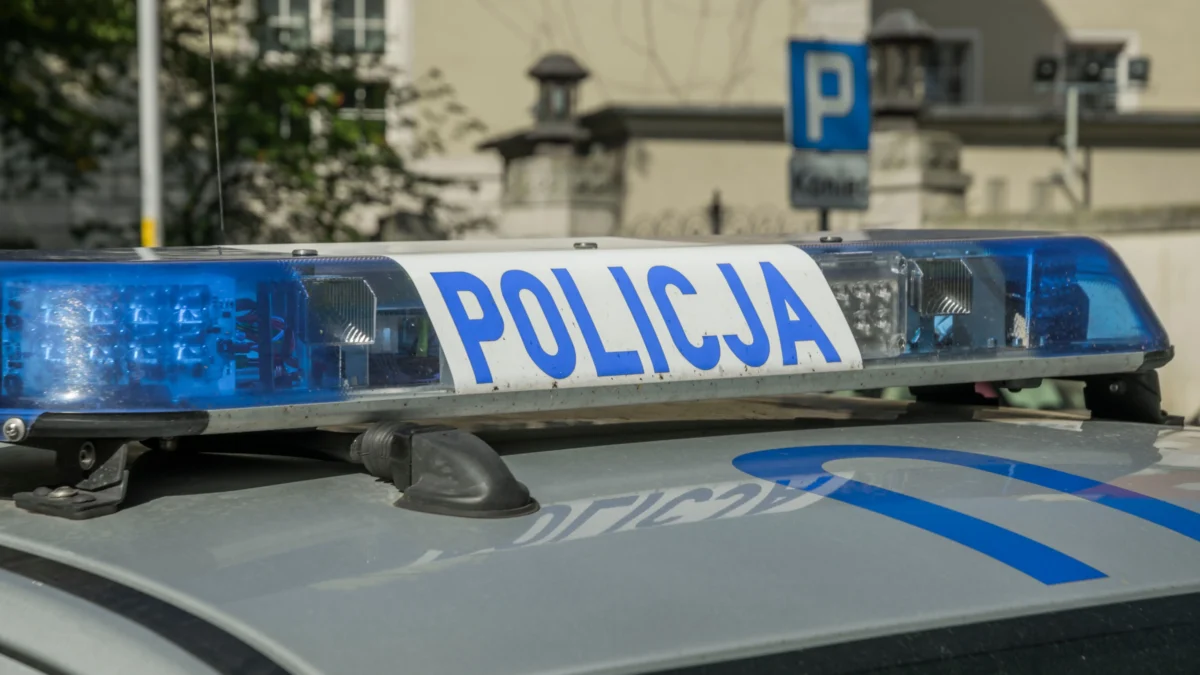 Policjanci z Olkusza edukują młodzież o bezpieczeństwie na drodze i w sieci