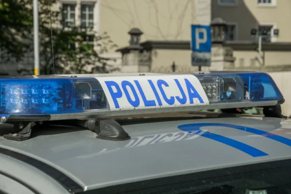 Policjanci z Olkusza edukują młodzież o bezpieczeństwie na drodze i w sieci