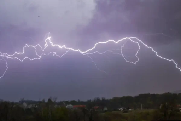 Ostrzeżenie meteorologiczne: burze i silny wiatr w Małopolsce