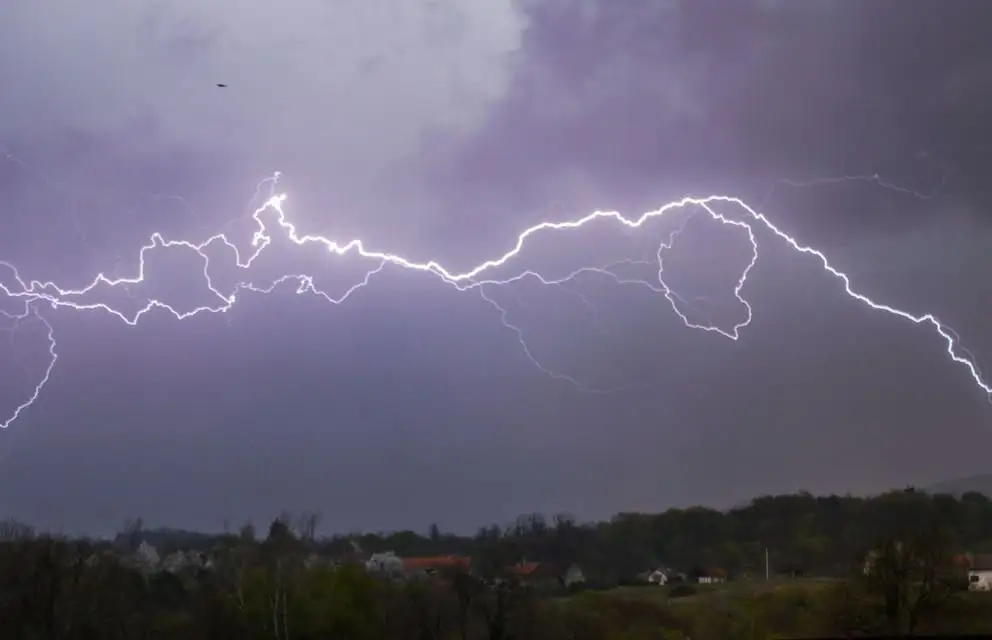 Ostrzeżenie meteorologiczne dla powiatu olkuskiego: burze z gradem i silnym wiatrem