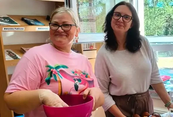 Słodkie warsztaty w Bukownie: dzieci tworzyły kolorowe cake pops i babeczki