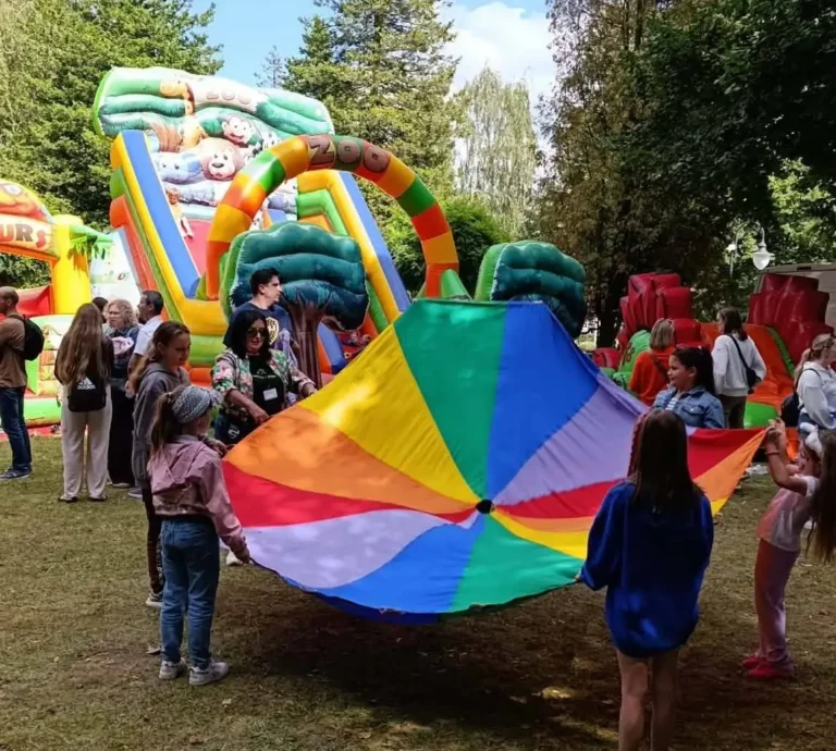 Piknik Rodzinny w Wolbromiu: kolorowe atrakcje i wspólna zabawa