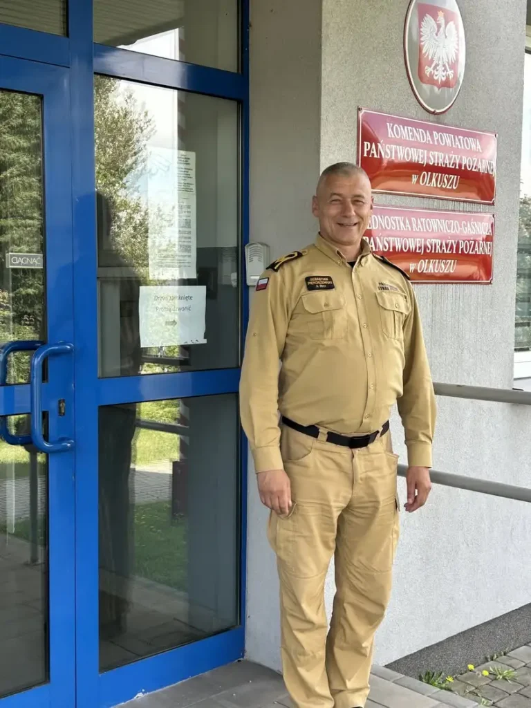 Strażak z Olkusza bohaterem wypadku – udzielił pomocy poszkodowanym