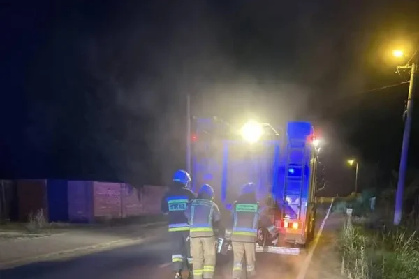 Substancja ropopochodna na drodze w Zabagniu – działania OSP Wolbrom
