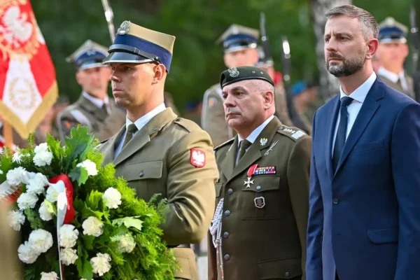 Capstrzyk na Powązkach w przeddzień 106. rocznicy Bitwy Warszawskiej