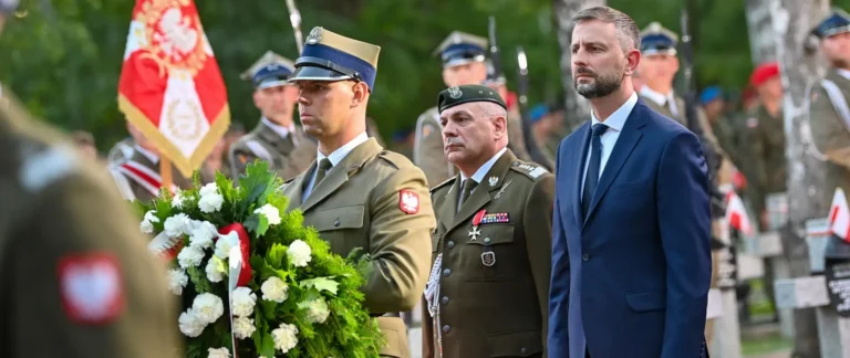Capstrzyk na Powązkach w przeddzień 106. rocznicy Bitwy Warszawskiej