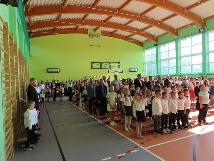 Uroczyste rozpoczęcie roku szkolnego i otwarcie boiska w Jangrocie