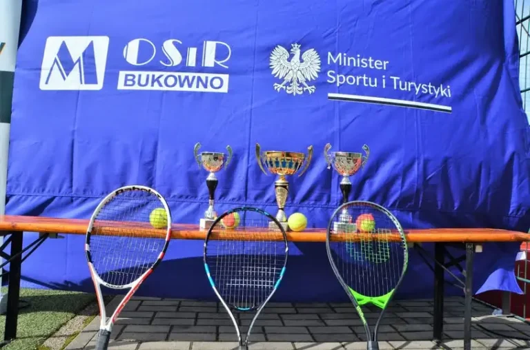 Aktywny Kort – Seniora 55+ w Bukownie. Seniorzy zagrali na Orliku