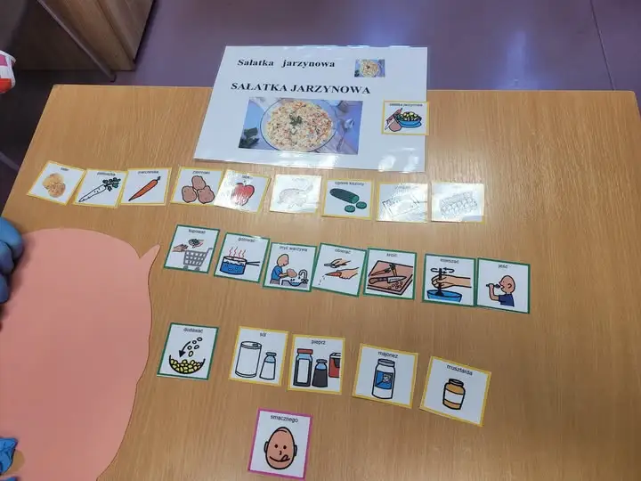 Wolbrom: uczniowie XIII Oddziału Edukacyjnego przygotowali sałatkę jarzynową