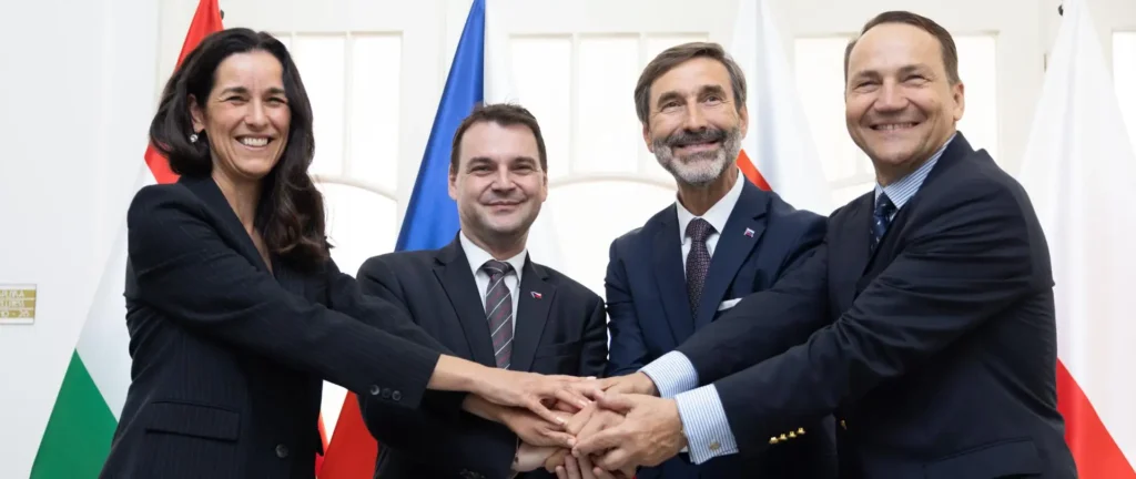 Sikorski w Bratysławie: V4 wraca do gry, Japonia kluczowym partnerem