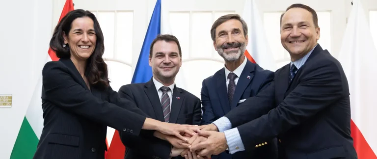 Sikorski w Bratysławie: V4 wraca do gry, Japonia kluczowym partnerem