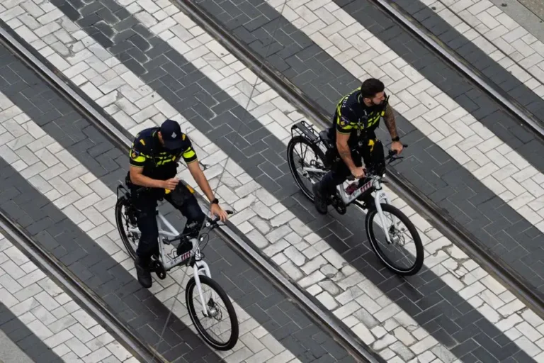 Policjanci z Olkusza szkolili się z przepisów o rowerach i hulajnogach elektrycznych