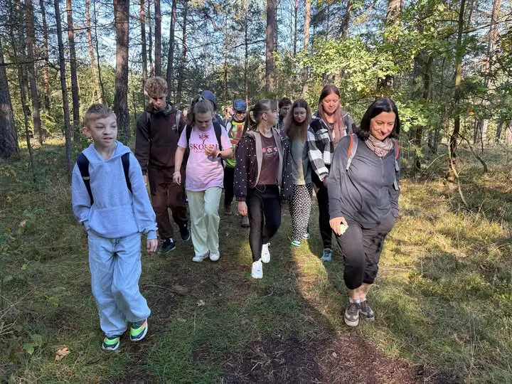 Jesienny rajd uczniów Szkoły Branżowej – 17 tysięcy kroków przez Rezerwat Pazurek do Zamku w Rabsztynie