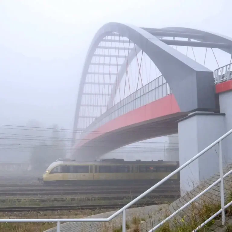 Ostrzeżenie IMGW: gęste mgły nad Małopolską — widzialność poniżej 200 metrów