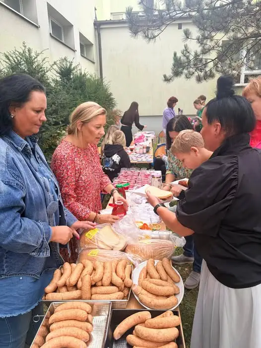 Piknik szkolny w Olkuszu – pożegnanie lata z kiełbaskami i malowaniem twarzy