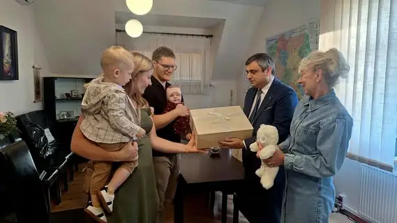 Bukowno wita najmłodszych mieszkańców – kolejne wyprawki wręczone