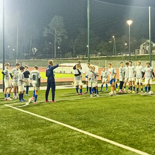 Wisła Kraków odwiedziła KS Słowik Olkusz w ramach współpracy klubów partnerskich
