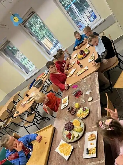 Wolbrom: podopieczni OREW przygotowali gofry podczas zajęć kulinarnych