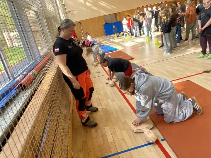 Bukowno: uczniowie SP1 bili rekord w resuscytacji razem z WOŚP