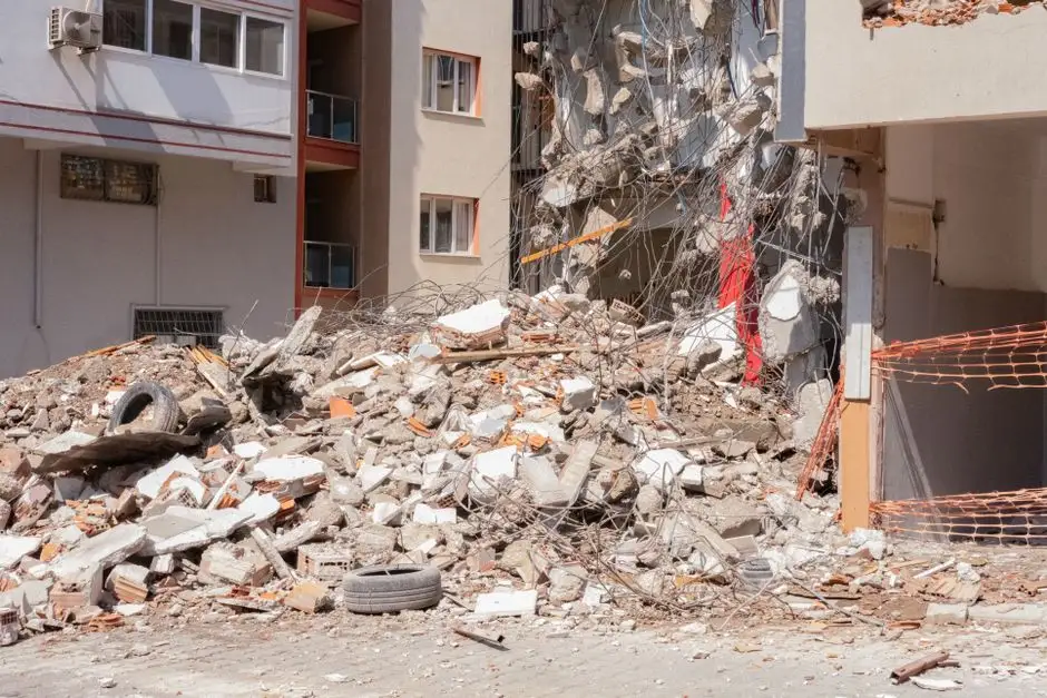 Gmina Wolbrom walczy z azbestem. Mieszkańcy mogą zgłaszać odpady do bezpłatnego odbioru